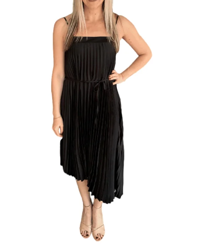 Mia Pleated Dress In Black